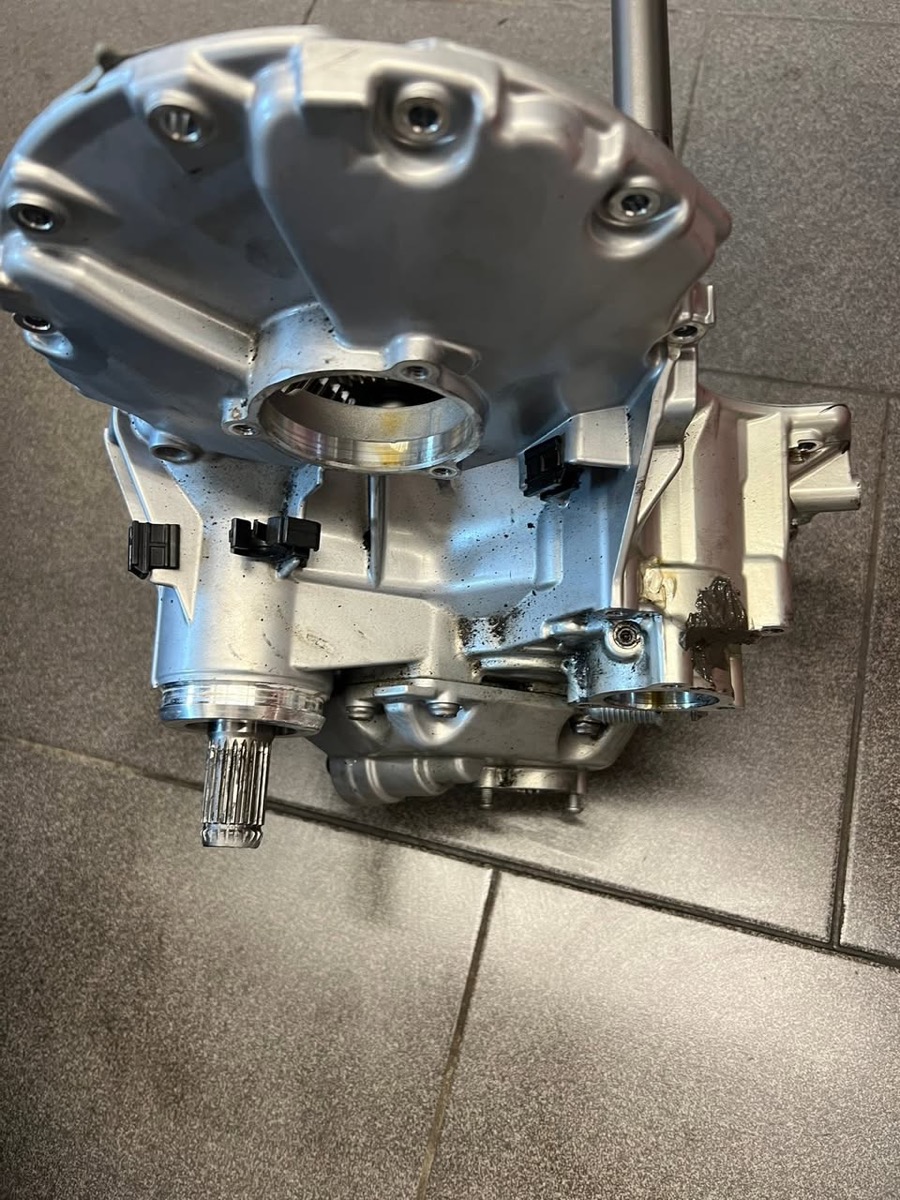 Ausgebautes Getriebe beim BMW-GS-Projekt