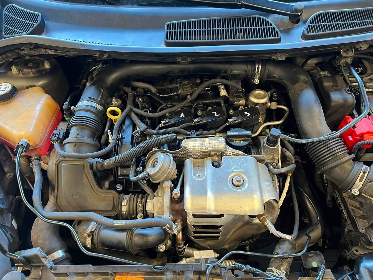 Motorraum des Ford EcoBoost beim Werkstattprojekt