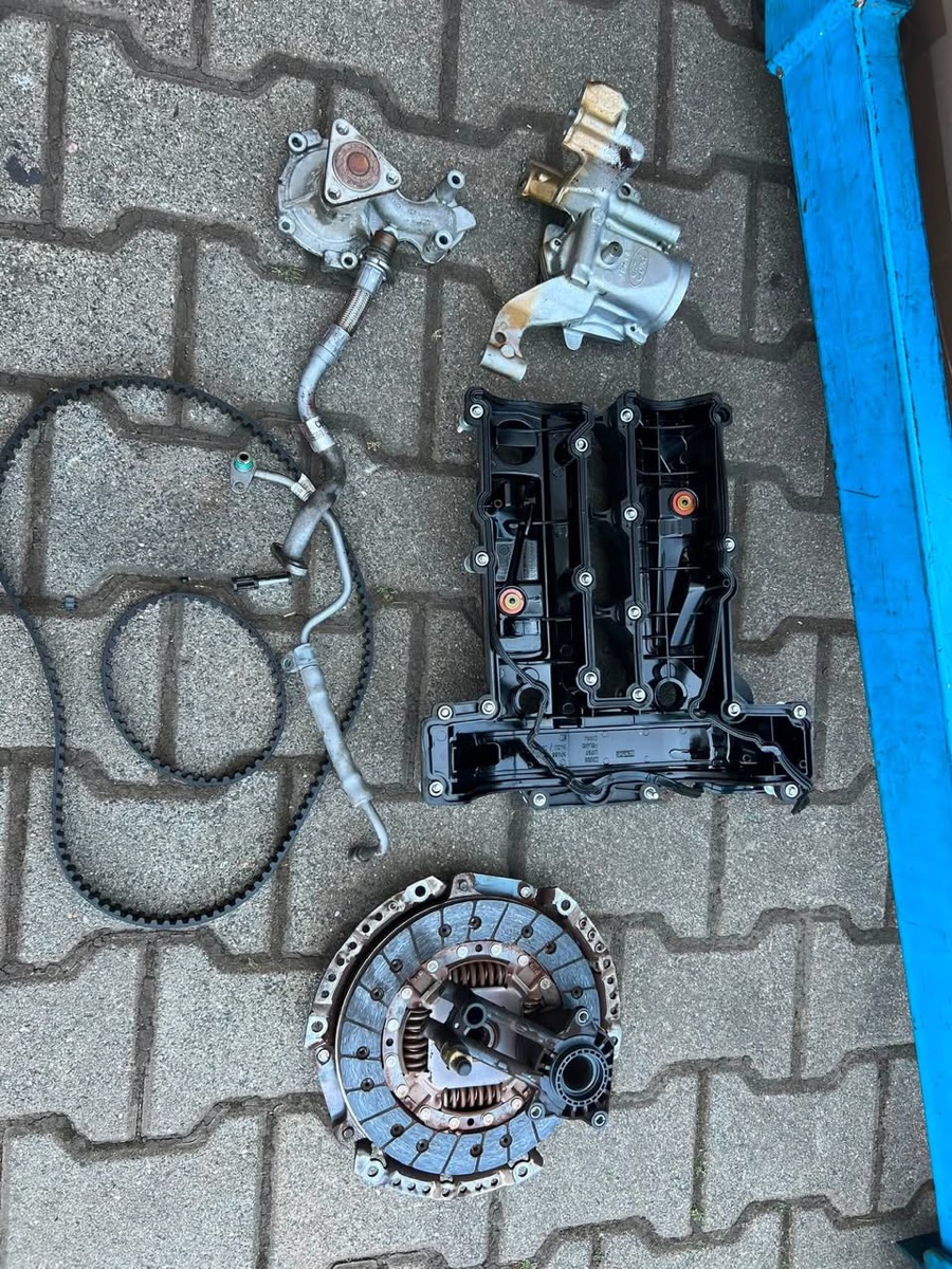 Ausgebaute Bauteile beim EcoBoost-Service